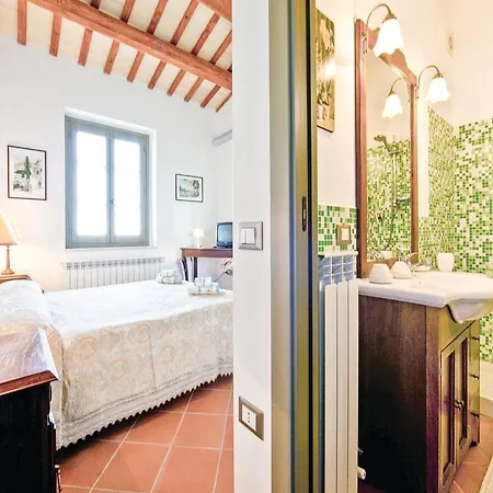 Seven-bedroom Holiday In Ap Feriehus Ripatransone